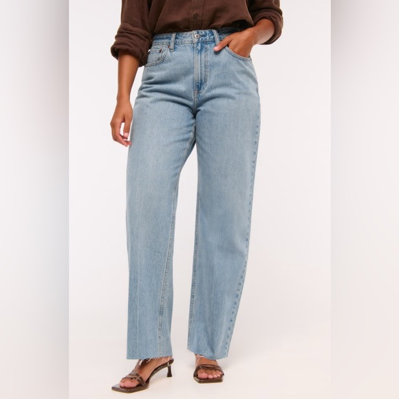 Abercrombie Loose Jeans - Picture 2 of 3